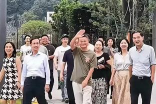 恩比德：文班亚马并没有把自己局限为一个中锋球员 我也是如此